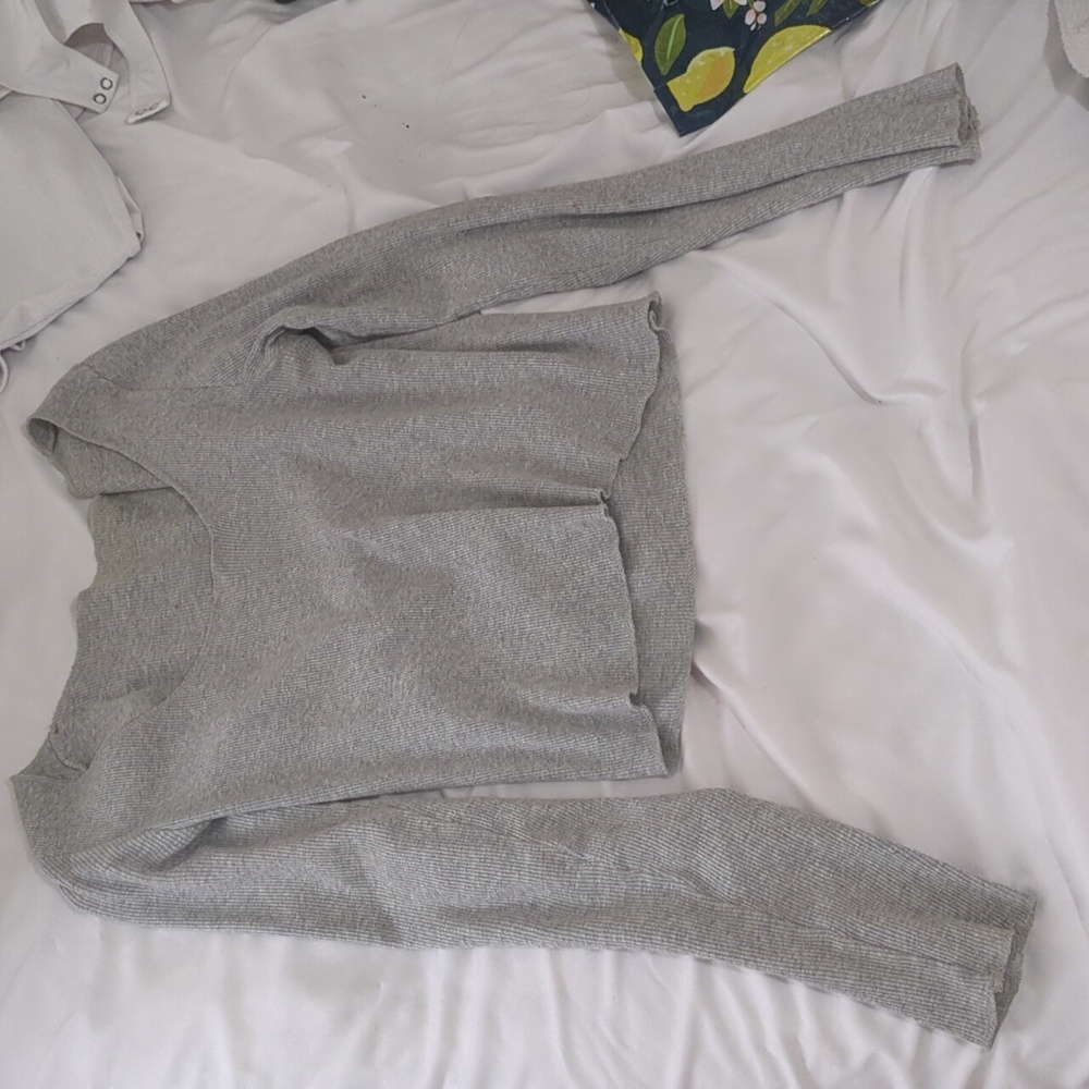 brandy Melville, gray shirt